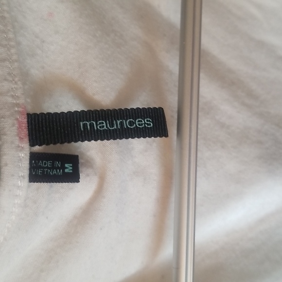 10/$10   Maurice's Heart Pattern Top M - Picture 2 of 5